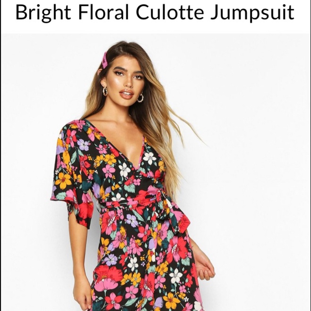 BRIGHT FLORAL JUMPSUIT SIZE SMALL 🌺☀️☀️